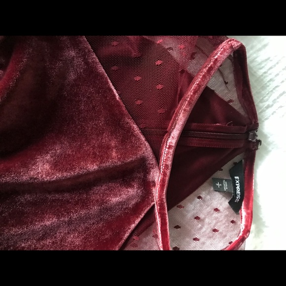 EXPRESS LACE INSET VELVET FIT AND FLARE DRESS - Picture 4 of 6